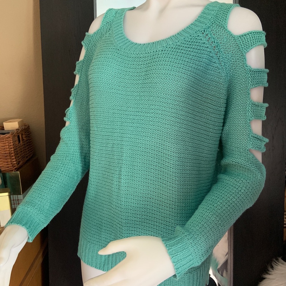 S & S clothing cold shoulders sweater sz s loose